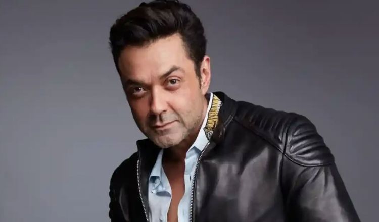 ববিকে জড়িয়ে নারী ভক্তের চুমু, ভাইরাল!